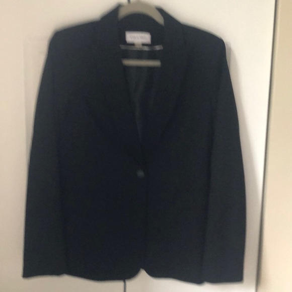 Black jacket - Picture 1 of 8
